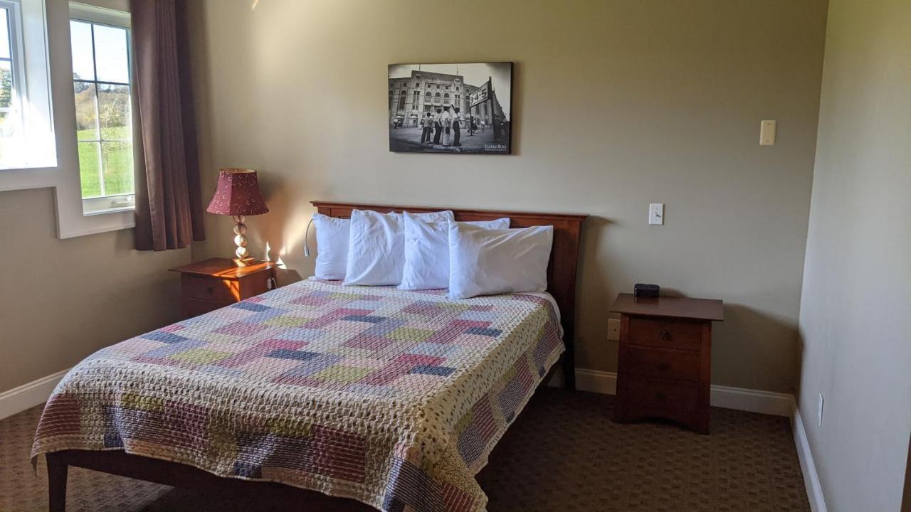 The Meadowlark Inn East Springfield Exterior photo
