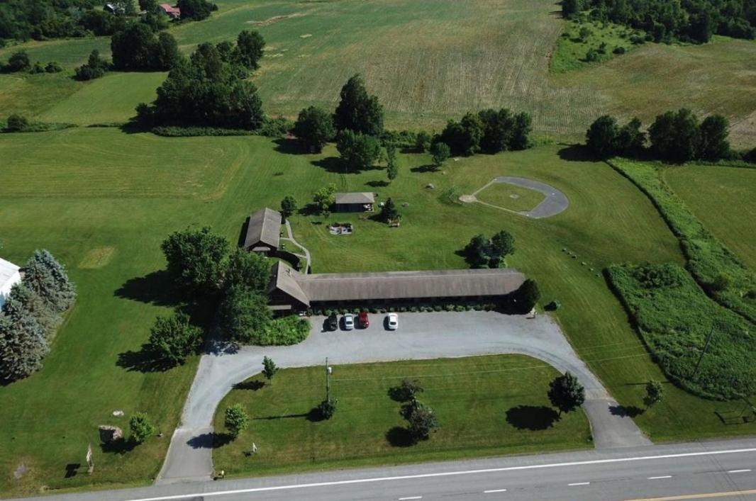 The Meadowlark Inn East Springfield Exterior photo